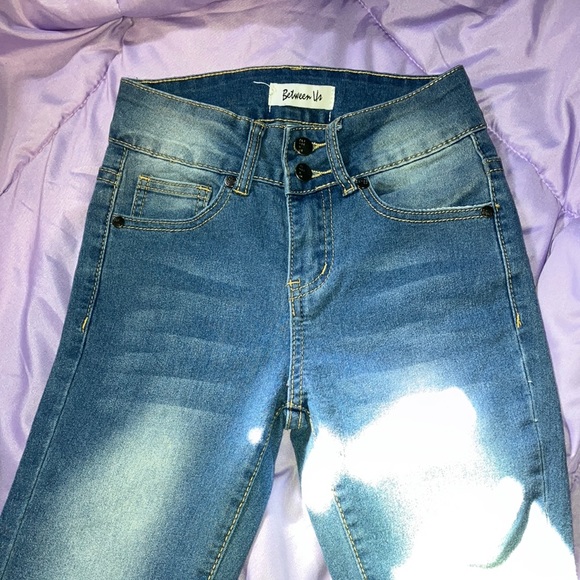 My sister bought them for me, I tried them on and they didn’t fit me. - Picture 6 of 7
